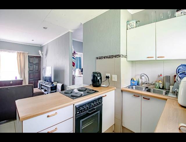 2 BEDROOM TOWNHOUSE FOR SALE IN MONTANA PARK